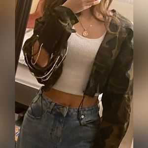 Cropped Camo Jacket with Sparkly Sleeve Cutout - Size S - Inavie